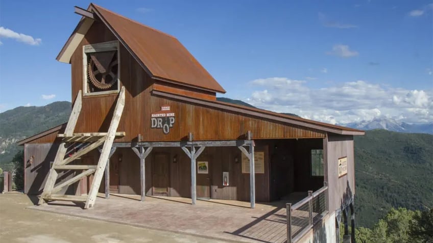 heavily armed man with guns ammo and explosives found dead inside popular colorado amusement park