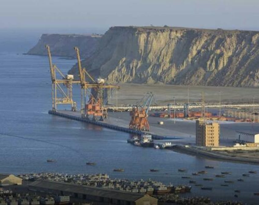 heavily armed militants storm pakistans china operated gwadar port 7 dead