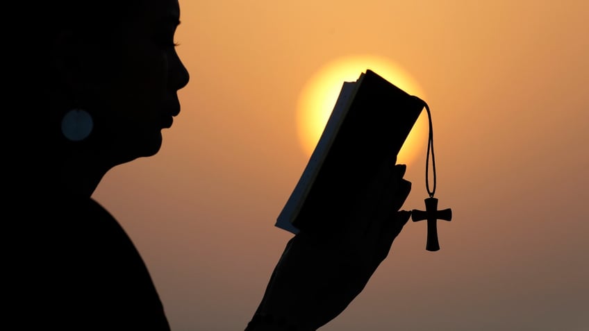 woman praying silhouette