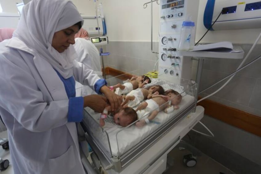 heavy fighting breaks out around another gaza hospital after babies evacuated from shifa
