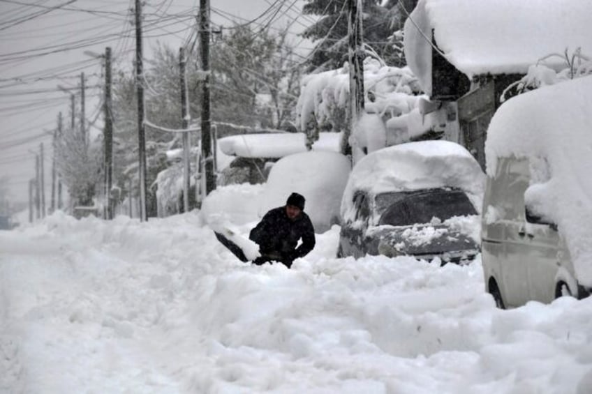 heavy snowfall in romania bulgaria and moldova leaves 1 person dead and many without electricity