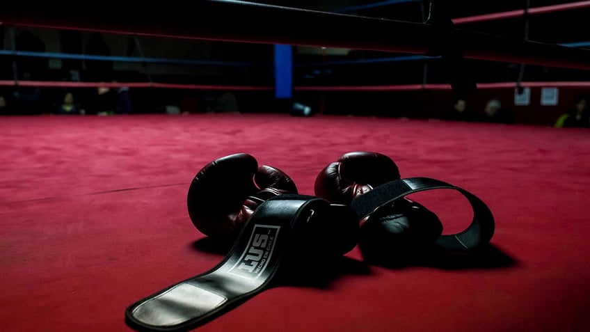 heavyweight boxer dies at 27 after spending three weeks in coma due to knockout