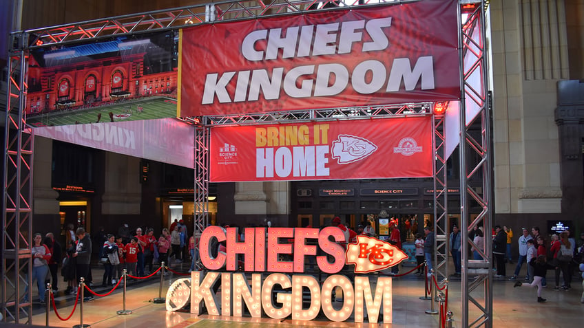 here are 5 things every kansas city chiefs fan should own in time for super bowl sunday