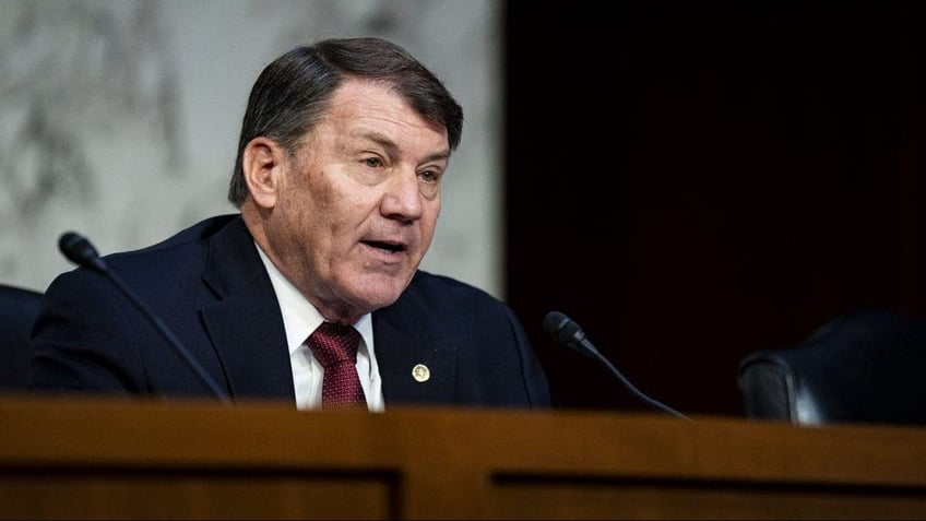 heres what gop sen mike rounds told musk zuckerberg other experts at closed door senate ai forum