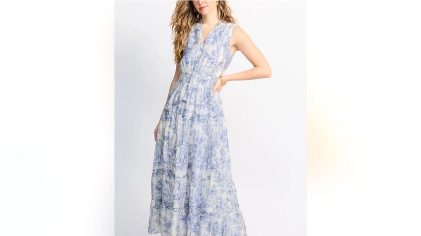 The relaxed fit and vibrant print of this maxi captures the free-spirited summer vibe.