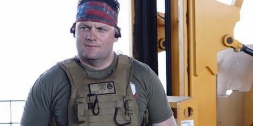 heroes of kabul staff sgt darin taylor hoover handed out ammo to his men despite facing mortal injuries