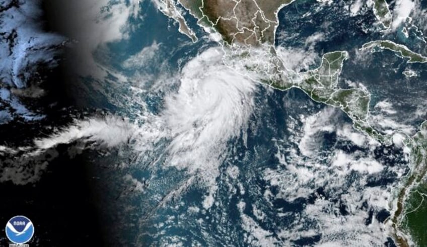 hilary grows into major hurricane in pacific off mexico and could bring heavy rain to us southwest