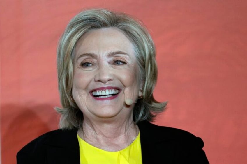 hillary clinton returning to the white house for an arts event next week