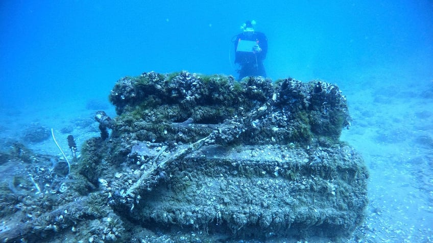 historians race to locate great lake shipwrecks before invasive mussels destroy sites