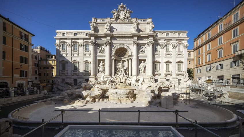 trevi fountain in rome