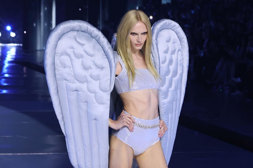 history victorias secret uses two trans models in latest show