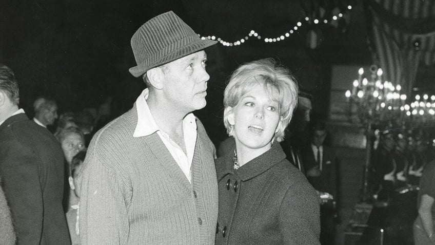 hitchcock muse kim novak recalls forbidden sammy davis jr romance i never thought of race