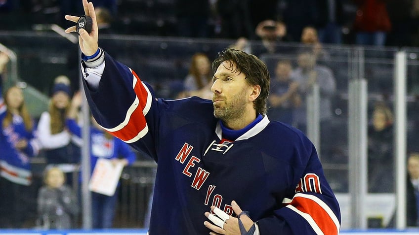 Lundqvist waving to fans