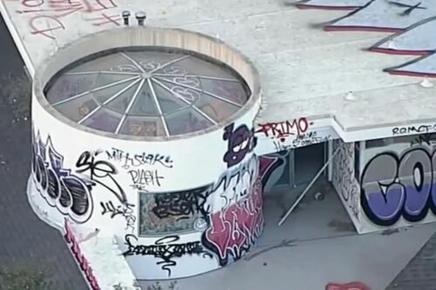 hollywood horror abandoned graffiti mansion becomes squatters paradise