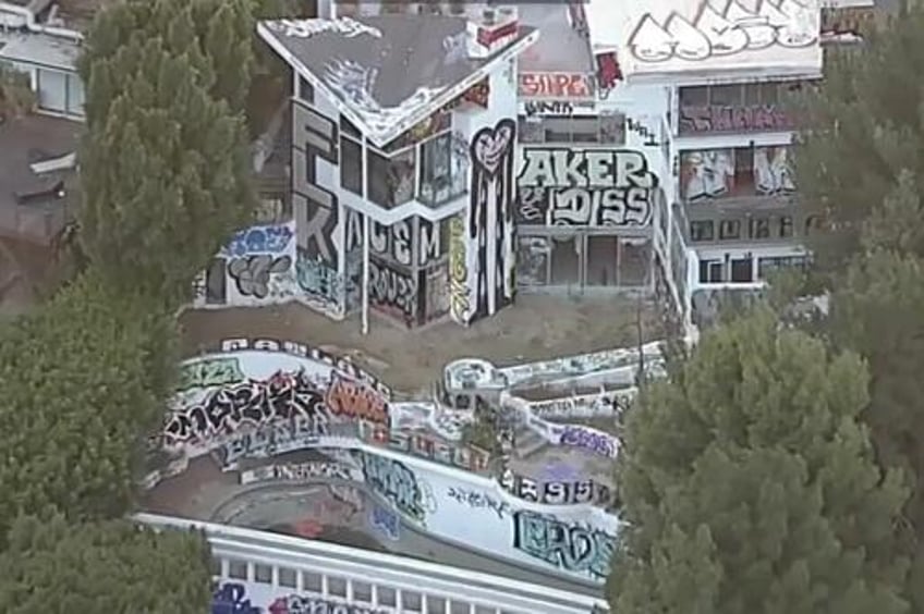 hollywood horror abandoned graffiti mansion becomes squatters paradise