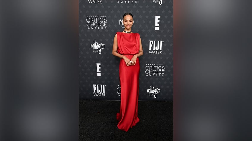 Saldana wore a red dress, which she paired with a black choker and a few rings.