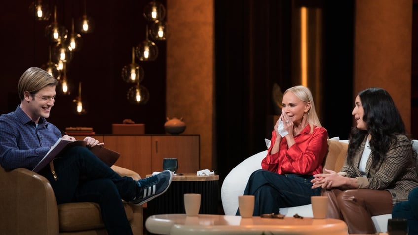 kristin chenoweth on tyler henry's netflix show