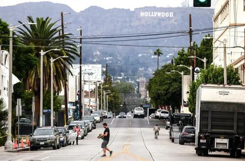 hollywood unions cautiously welcome trumps movie tariff proposal
