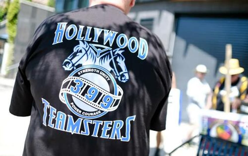 hollywood unions cautiously welcome trumps movie tariff proposal