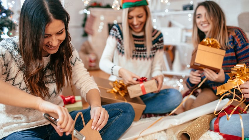 home for the holidays heres how to avoid stress around family members according to experts