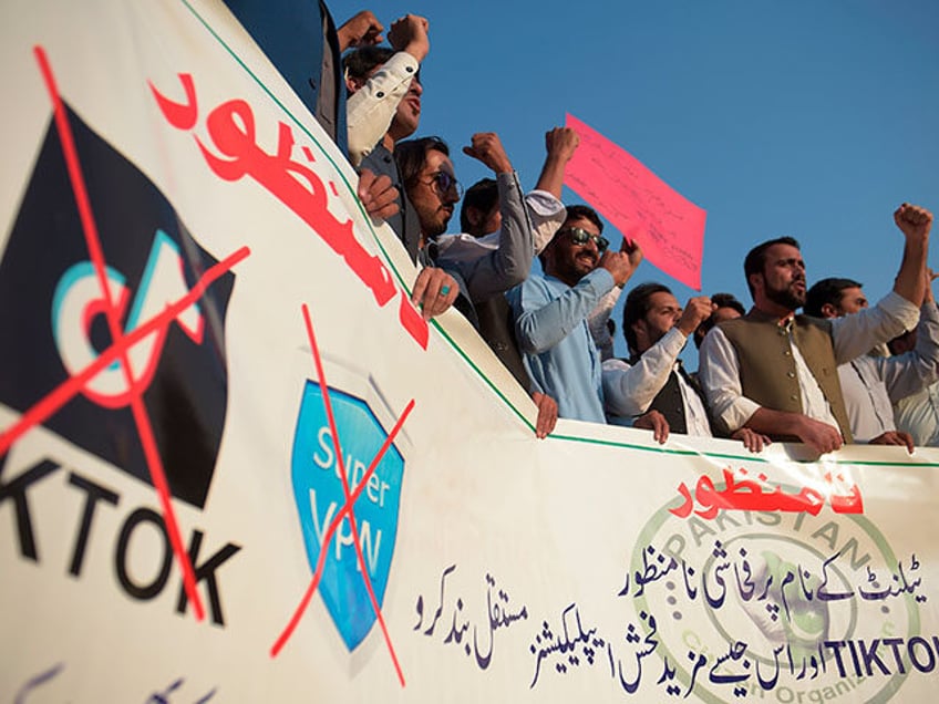 Activists of Pakistan Citizen Organisation shout slogans against the restore of TikTok ser