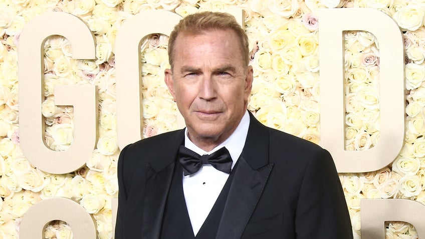 Kevin Costner walks red carpet at Golden Globes