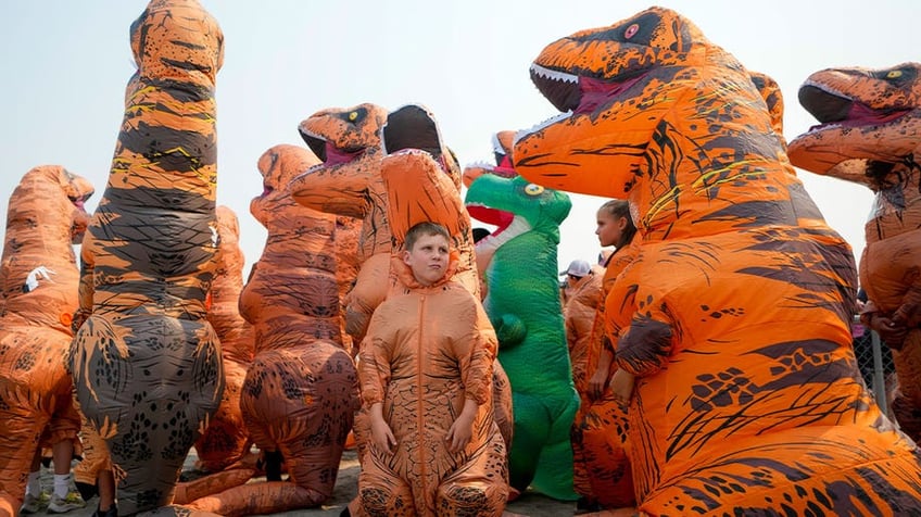 horse race track in washington turns prehistoric as 200 t rexes race to the finish line