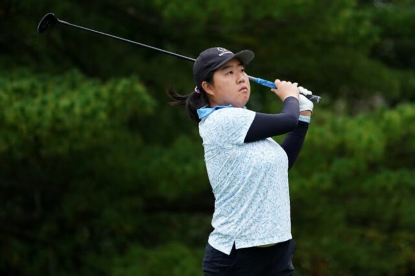 hot putter carries chinas liu to lpga queen city lead