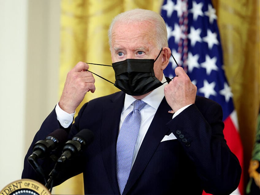 WASHINGTON, DC - JULY 29: U.S. President Joe Biden takes off his face mask after arriving