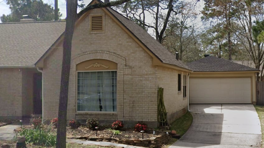houston man charged with murdering wife after 911 operator recalled hearing gunshot during her call