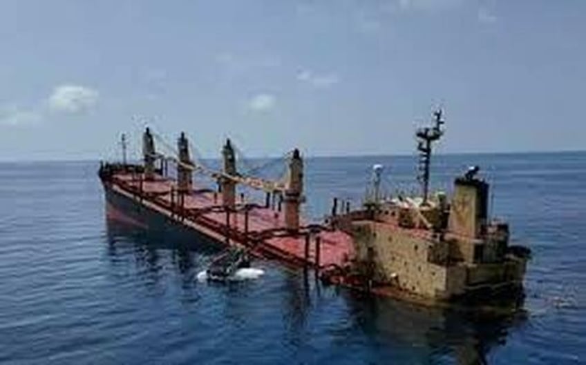 houthis offer safe passage to ships through red sea if they obtain permit