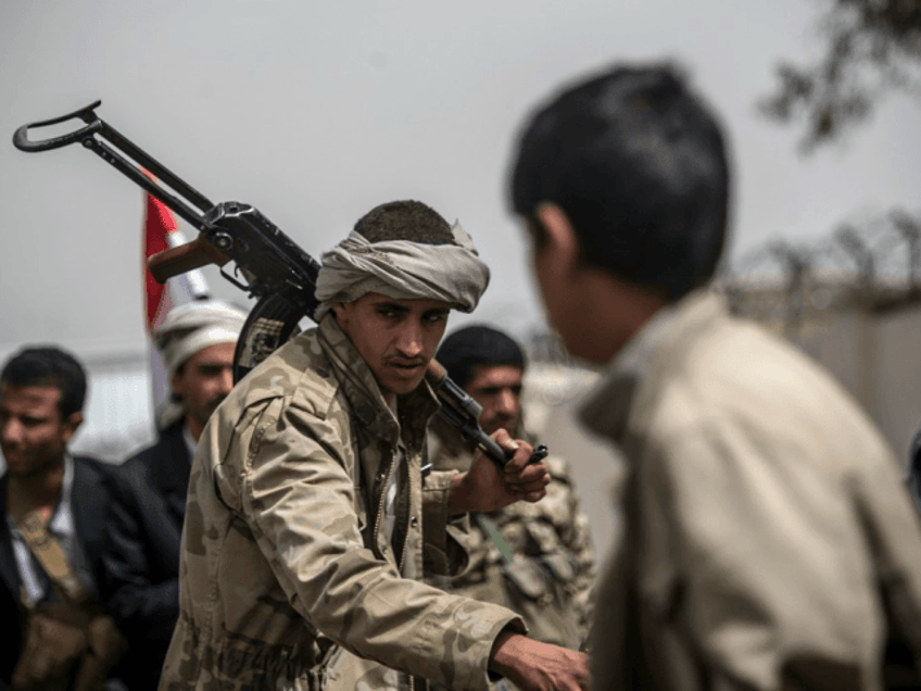 Shiite Houthi tribesmen perform a traditional dance during a tribal gathering showing support for the Houthi movement, in Sanaa, Yemen, Thursday, May 26, 2016. (AP Photo/Hani Mohammed)