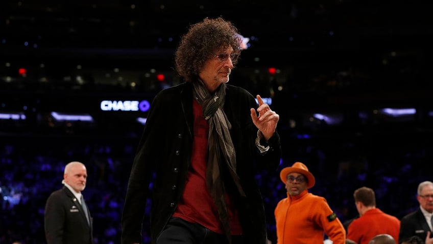 howard stern hits back at critics calling him woke says he takes it as a compliment