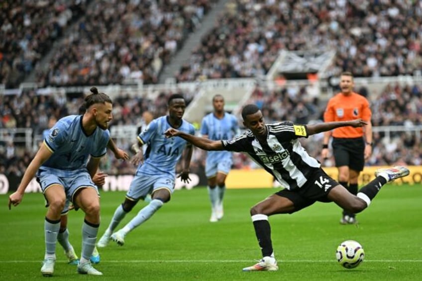 Alexander Isak (R) scored Newcastle's winner against Tottenham