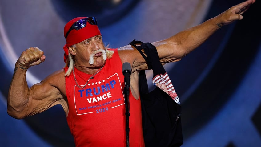 Hulk Hogan flexes