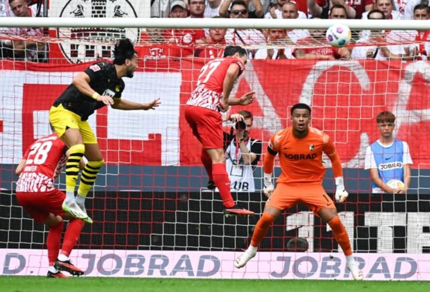 hummels double inspires dortmund to comeback win over 10 man freiburg