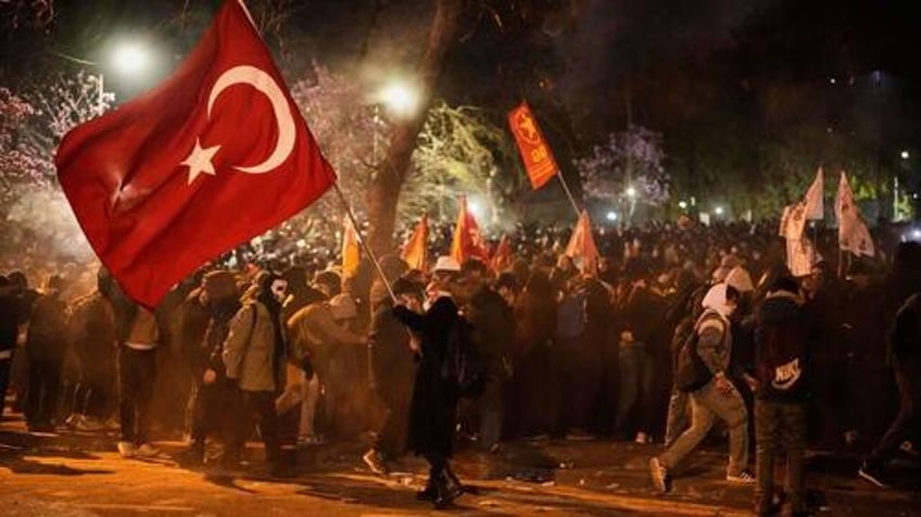 hundreds of anti erdogan protesters arrested overnight as crisis slides fight about democracy