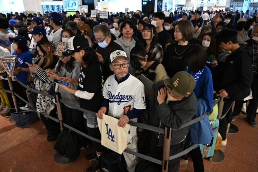 Shohei Ohtani and the Los Angeles Dodgers will open the Major League Baseball season again