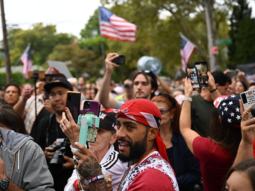 hundreds of staten island residents rally against illegals being housed in shuttered school