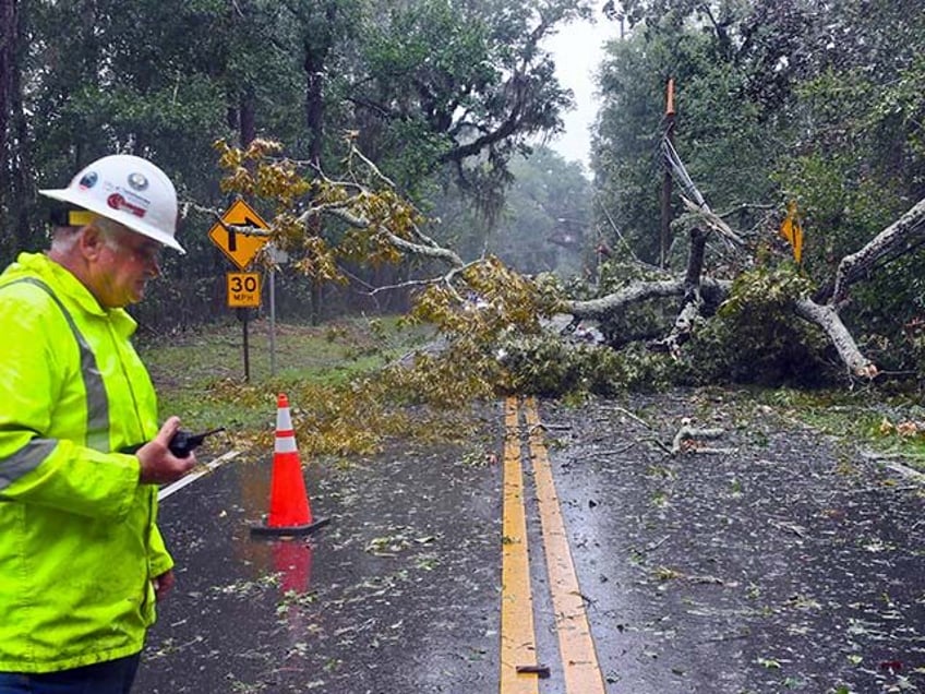 hundreds of thousands without power as hurricane idalia slams the states