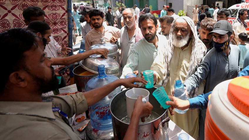 Pakistan water volunteers