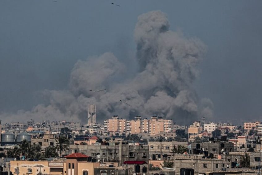 Israel kept up its deadly bombardment of war-torn Gaza as Washington vetoed a UN Security