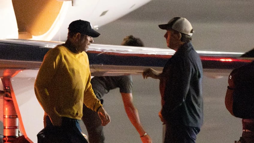 hunter biden spotted getting off private jet days after contradicting presidents claim on foreign cash