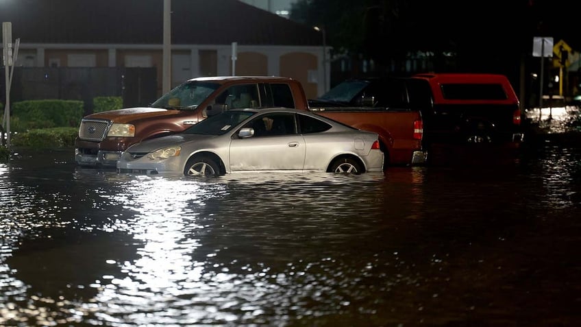 hurricane idalia makes landfall over floridas big bend as category 3 storm tens of thousands without power