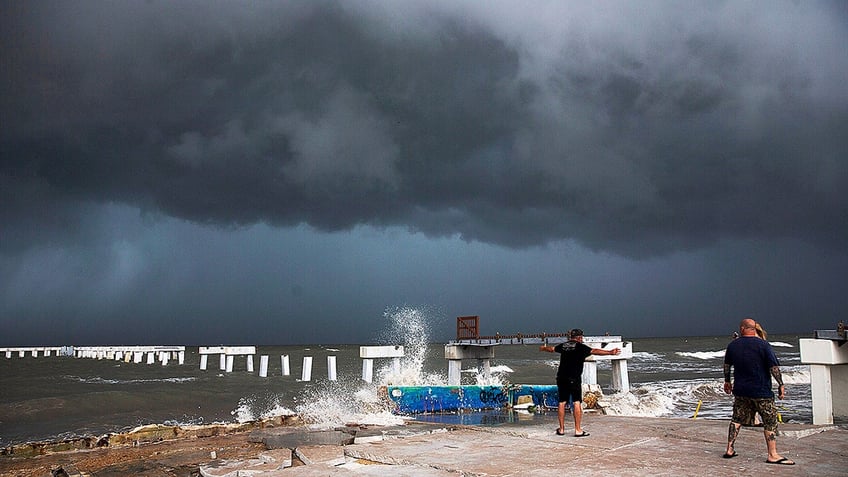 hurricane idalia makes landfall over floridas big bend as category 3 storm tens of thousands without power