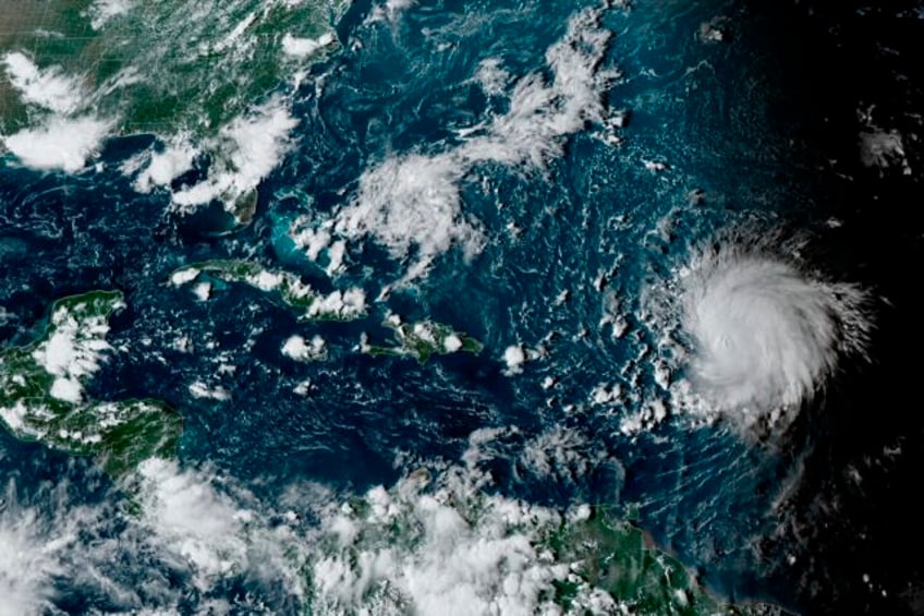 hurricane lee generates big swells along northern caribbean while it churns through open waters