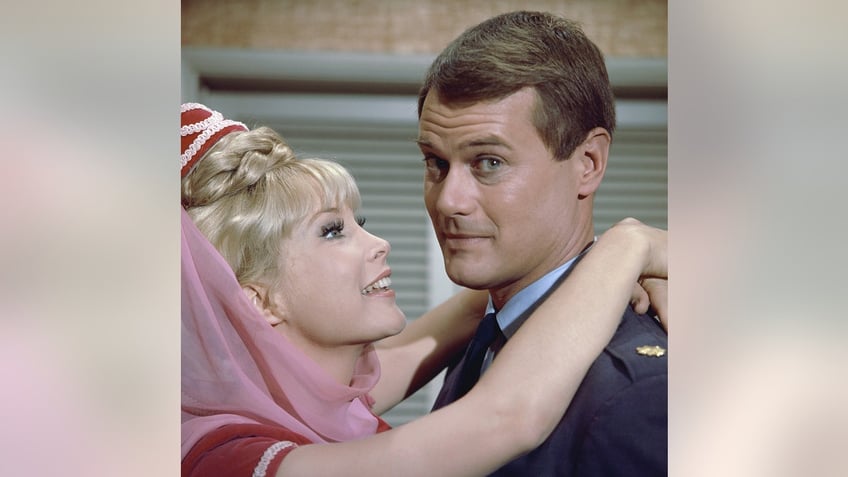 Barbara Eden embracing Larry Hagman