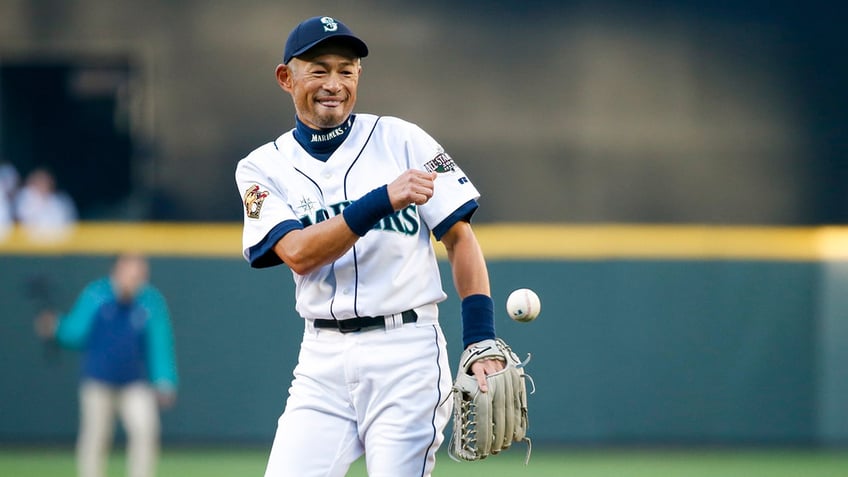 Ichiro Suzuki looks on