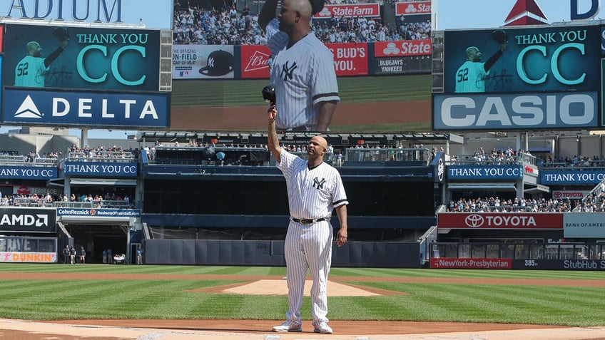 CC Sabathia salutes crowd