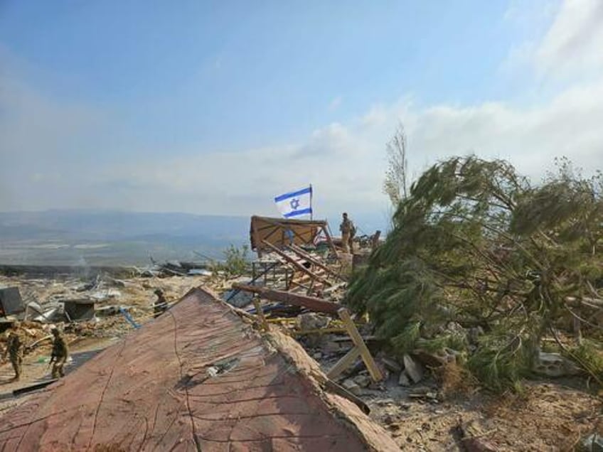 idf troops raise israeli flag over southern lebanon town